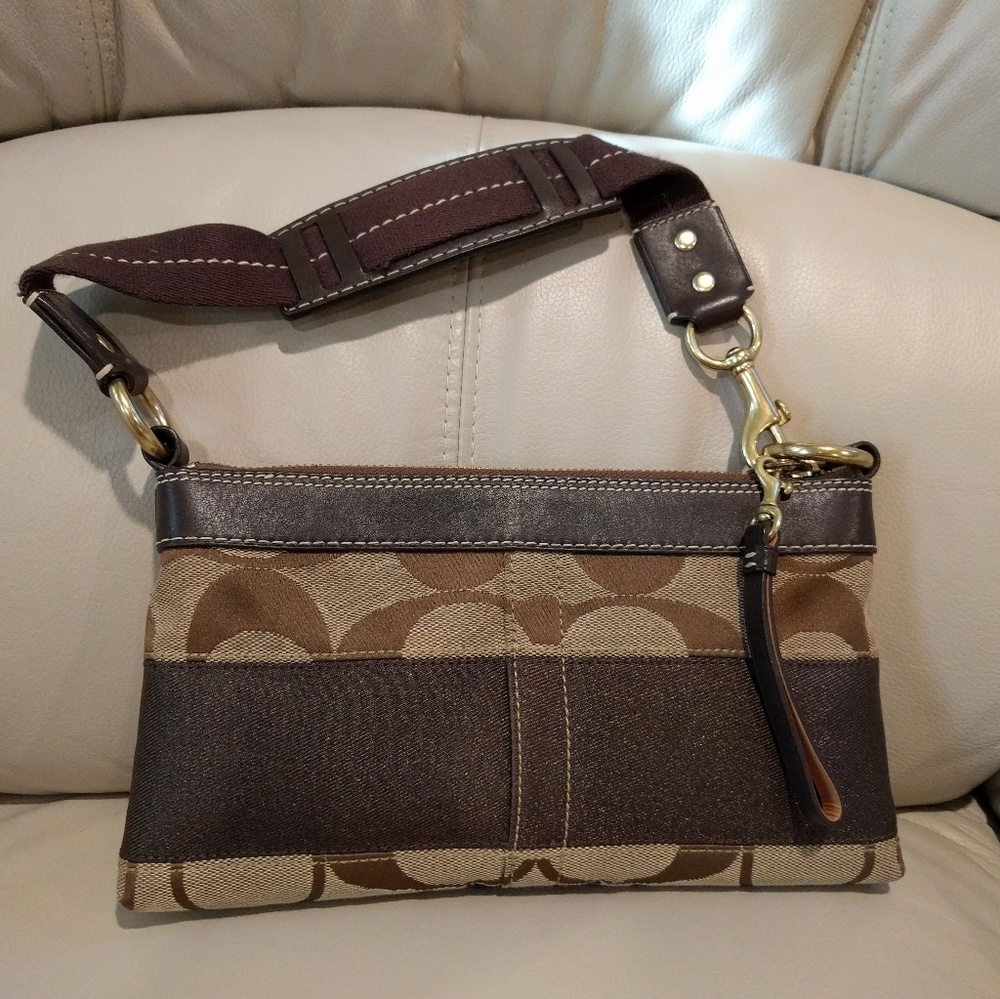 Coach clutch/wristlet, brown and gold detail - Picture 2 of 5
